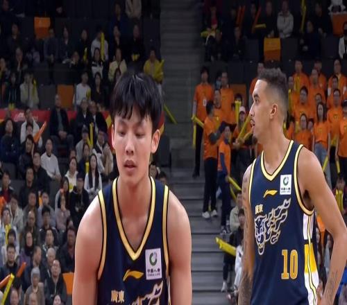 只留下萨姆纳+萨林杰奎因救不了广东队，朱芳雨可能还要签人！