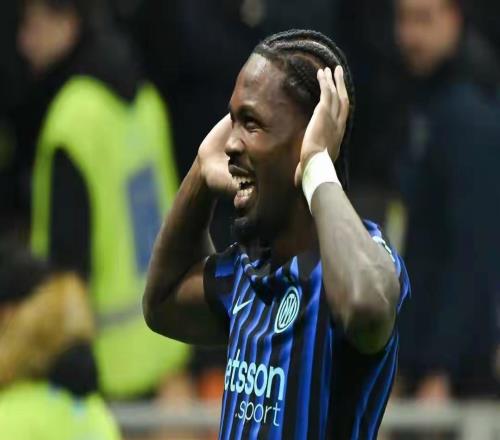 蓝黑军团主场奏凯国米31力克博洛尼亚登顶意甲