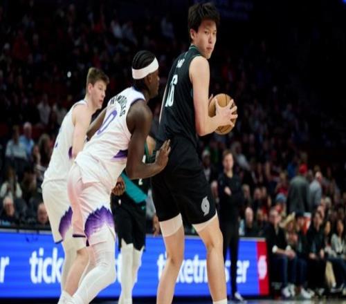 杨瀚森到底表现怎么样四项数据都很差，难怪开拓者媒体讽刺他