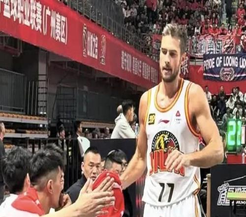 记者：北控签约上赛季场均20.7分的吉林外援托马斯基兹林克