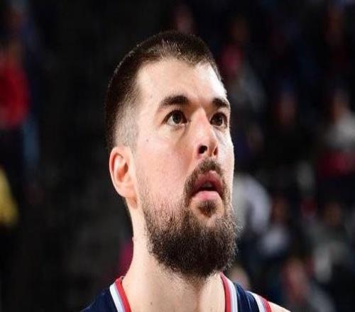 记者：凯尔特人和步行者对祖巴茨有意，后者需要至少两首轮