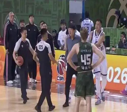 卓尔、盛帆和邱彪都是不服周的湖北人