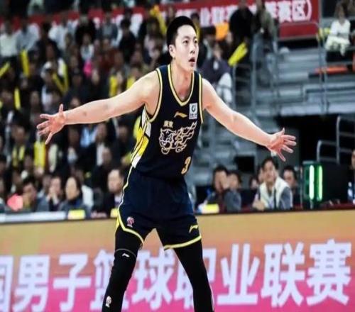 深圳队105比110惜败广东队，贺希宁和胡明轩都尽力了