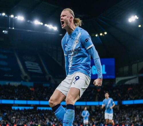 足坛悲喜夜！曼城曼联切尔西全没赢，阿森纳连收2份大礼，巴萨50