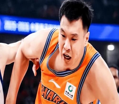 上海大胜，张镇麟仅得5分遭质疑，球迷：没看到他在做更重要事吗