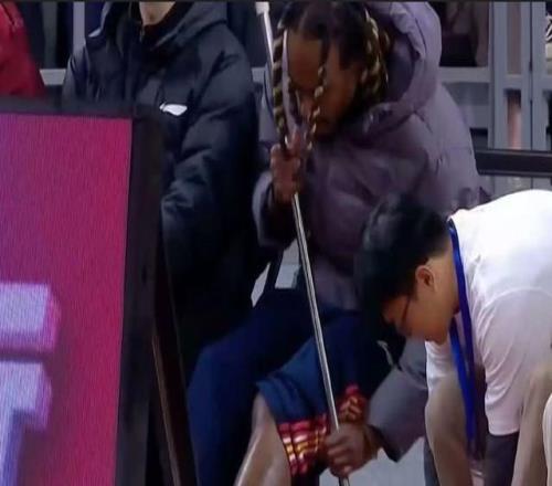 什么情况广东男篮外援麦考尔与史密斯赛后爆发口角冲突引关注