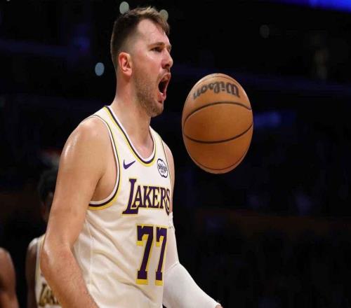 湖人卢卡东契奇对球迷的垃圾话“你说什么，混蛋”视频疯传