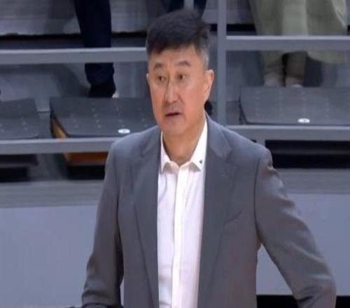 杜锋：上半场我们的防守和篮板球都做得不好，心态出现了一些问题