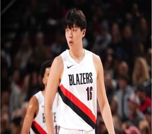 开拓者1分险胜火箭，杨瀚森的进步和挣扎都肉眼可见