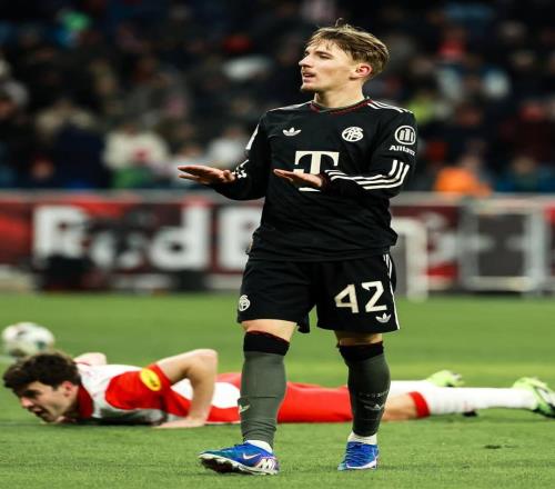 卡尔更新社媒，内容包含双手下压庆祝照