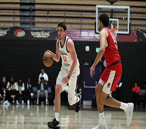 又一次打出高分，快船二队先发中锋的得分能力看起来相当不错