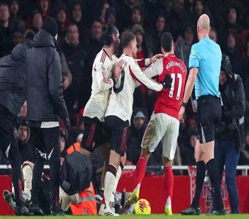 朝重伤者扔球！阿森纳马丁内利争议行为遭名宿痛批：可耻！