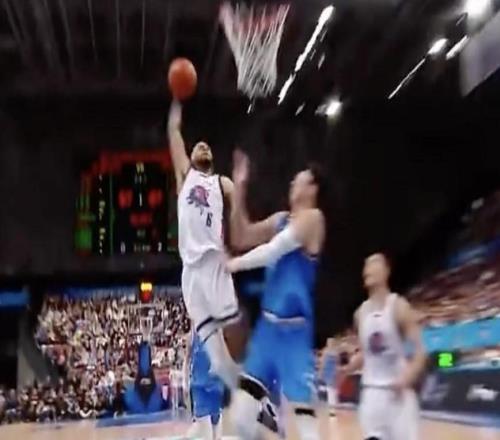 隔扣周琦+抛投绝杀，珀塞尔22分3板4助率队击溃北京收获五连胜