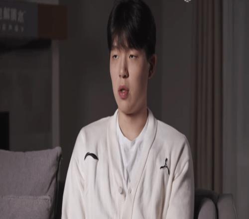 杨瀚森：世界上只有400个人打NBA上场时间要去争取而不是要求