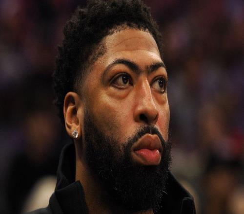 坏消息，独行侠队安东尼戴维斯手部受伤，可能将缺席数月比赛