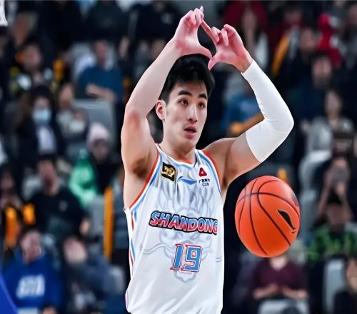 赢首钢2分！山东有一个人却笑不起来，连续失误，差点葬送胜利