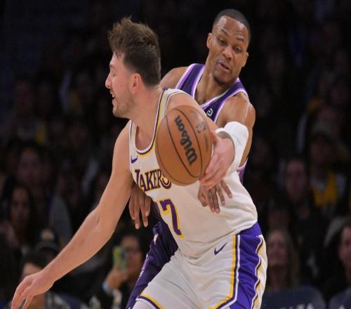 场均33分，场均28分！NBA豪门变成啃老队，球队老大或许该被送走