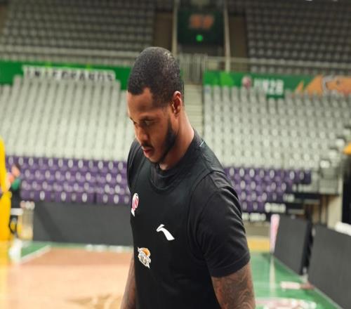 备战广东！亨特合练强壮，杨鸣强调冲击对手，回应新援补充很淡定