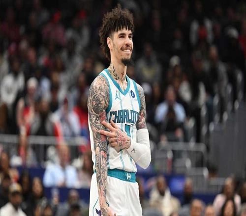 残暴，黄蜂队以55分大胜爵士队，创下队史第二大分差纪录