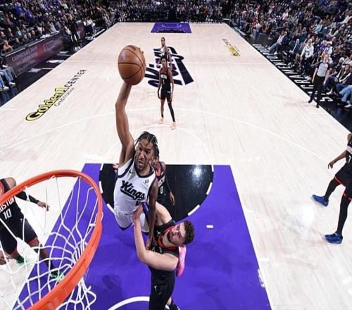 能得分能投篮能组织，火箭可以考虑通过交易得到国王后场大将