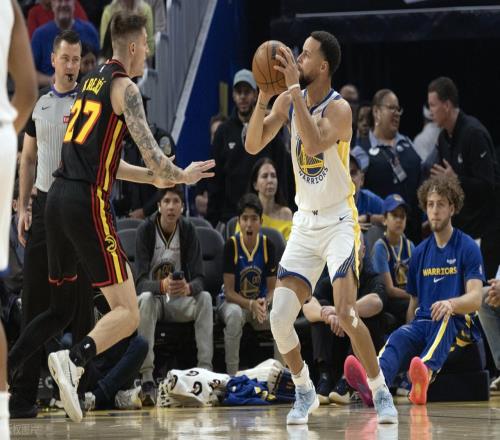 防守端被打爆！库里31+3+5！老鹰射手投死勇士！巴特勒空砍30+6+7