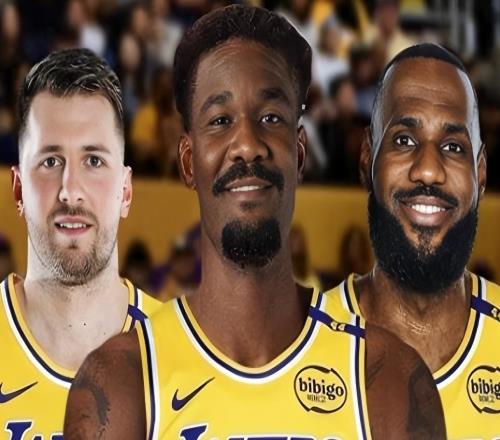 爆了！詹皇暂停斜眼瞪队友，这表情连东契奇都顶不住，何况是顿宝