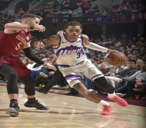 骑士单节轰4020仍爆冷输爵士乔治32+9本季10次30+比肩米切尔