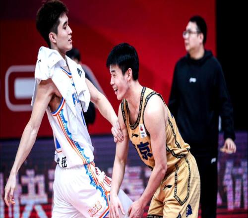 CBA历史第一人！100%命中率轰进9记三分，球迷：他曾与林葳齐名