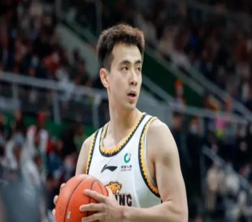 三分球40投34中！赵继伟火线复出拯救辽篮：他能率队重返四强吗