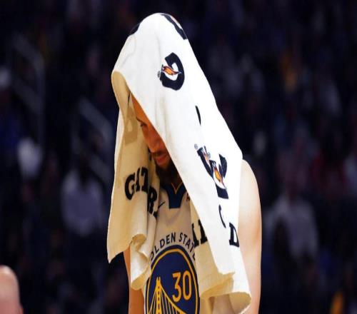 净效率2.3，每场自挖一坑，科尔视而不见！勇士首发变阵已有答案