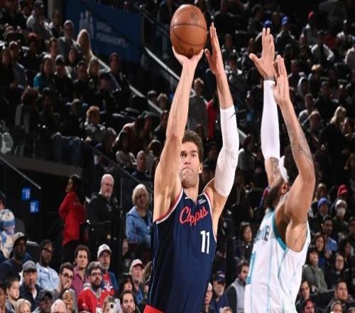 长痛不如短痛，快船就应该赶紧放弃这位偶尔奏效的内线老将