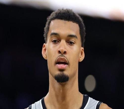 亚历山大34+5+5被批胜之不武，文班亚马历史第二人，雷霆复仇马刺