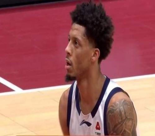 3大外援合砍52分，有惊无险5连胜，升至第4，杜锋爱将空砍13分6帽