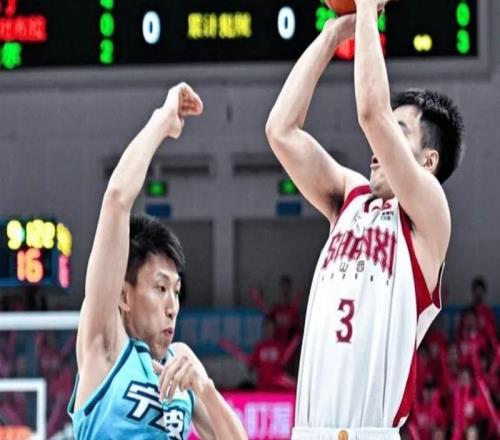 没了李春江山西彻底垮了！进攻毫无战术，内线万人捅，要不换帅