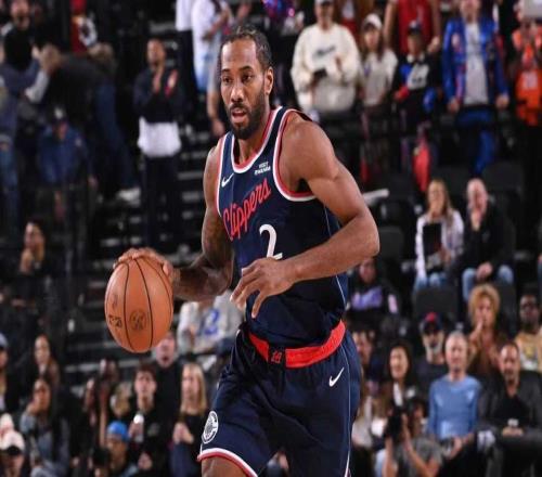 小卡33+7三分：连续22场20+追平生涯纪录率快船13战11胜北伐