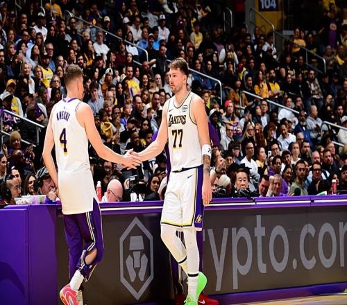 作为投手却不会投篮！湖人真的没必要继续让他留在轮换阵容中了