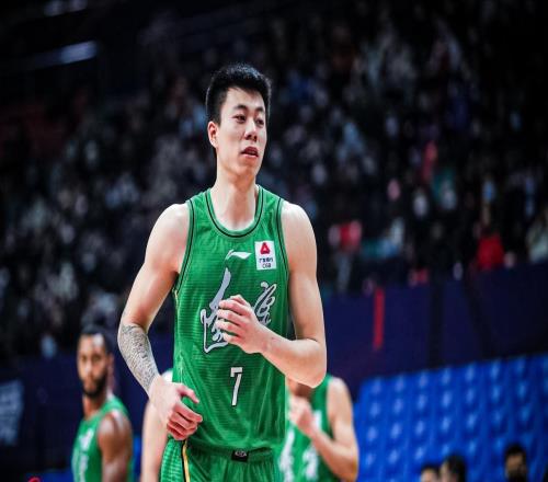 不该回辽篮！25岁前锋又被弃用，场均1.8分，杨鸣重新启用李晓旭