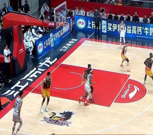 半场战报山东男篮47：52落后江苏，郭凯缺战，克里斯11分