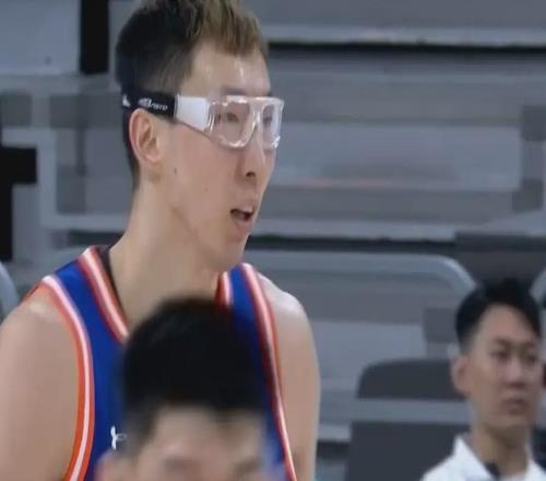 破案了！北京男篮输球原因曝光，徐利民带队伤兵满营，球迷下课