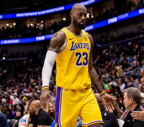 东契奇不打！湖人半场6171开拓者：詹姆斯12中3得10分！