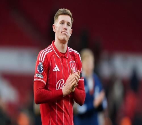 切尔西狂追23岁英格兰中场天才，转会费8000万镑，两大豪门来抢人