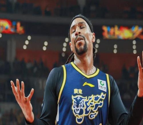 广东9899惜败北控球员评价：2人优秀，萨林杰及格，9人低迷