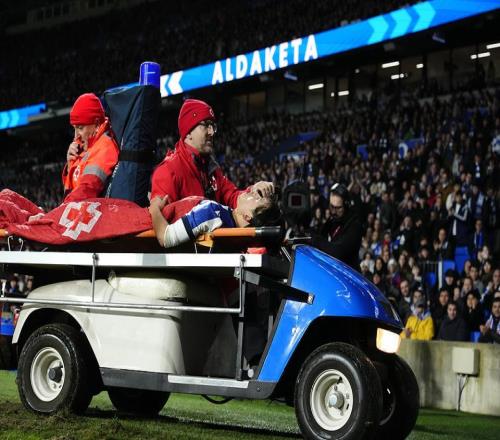 世界杯成疑！日本又折损大将3000万红星无对抗重伤被医疗车拉走