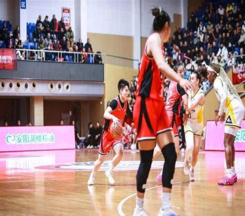 球迷的呐喊，商家的算盘！武汉盛帆女篮炼成WCBA“生意精”