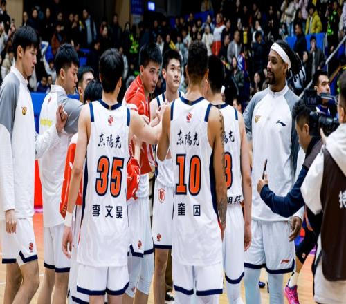 大胜28分广东收4好1坏消息！胡队有了靠谱僚机，徐杰又出现新伤情