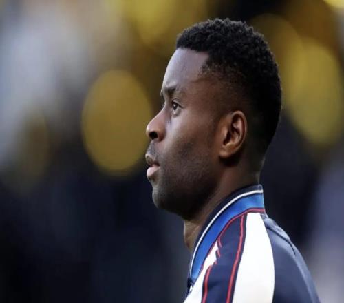 TA：格伊是市面上最稳妥的中后卫选择，曼城签下他属于捡漏