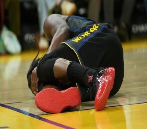 巴特勒赛季报销后，勇士队又一次走上了岔路口