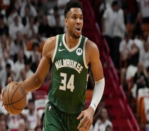 记者：字母哥跟雄鹿就像早晚离婚的夫妻，本赛季他不一定留队