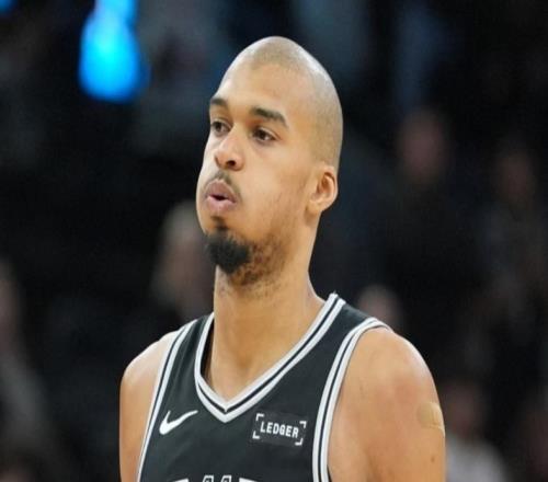 福克斯31分文班亚马26+13+5封盖，努尔基奇连场三双，马刺灭爵士