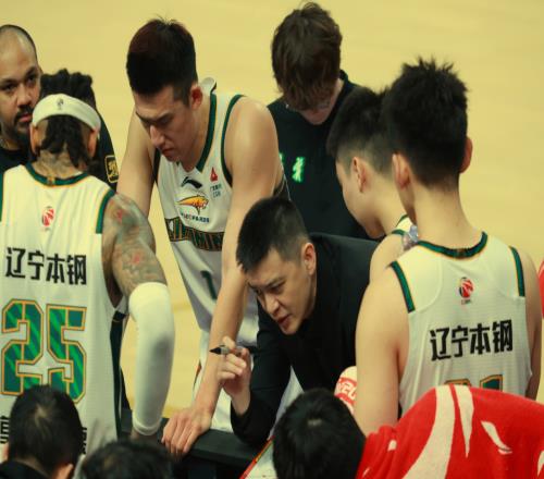 俞泽辰轰8+2！姜宇星5分，李虎翼6分，亨特0分，辽篮落后新疆2分
